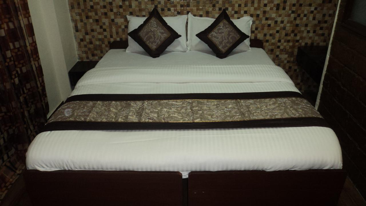 Benazeer Hotel Mumbai Kültér fotó
