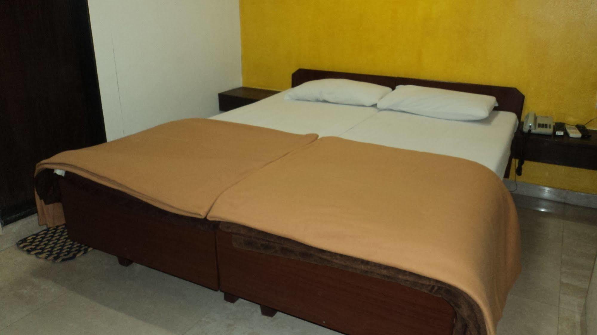 Benazeer Hotel Mumbai Kültér fotó