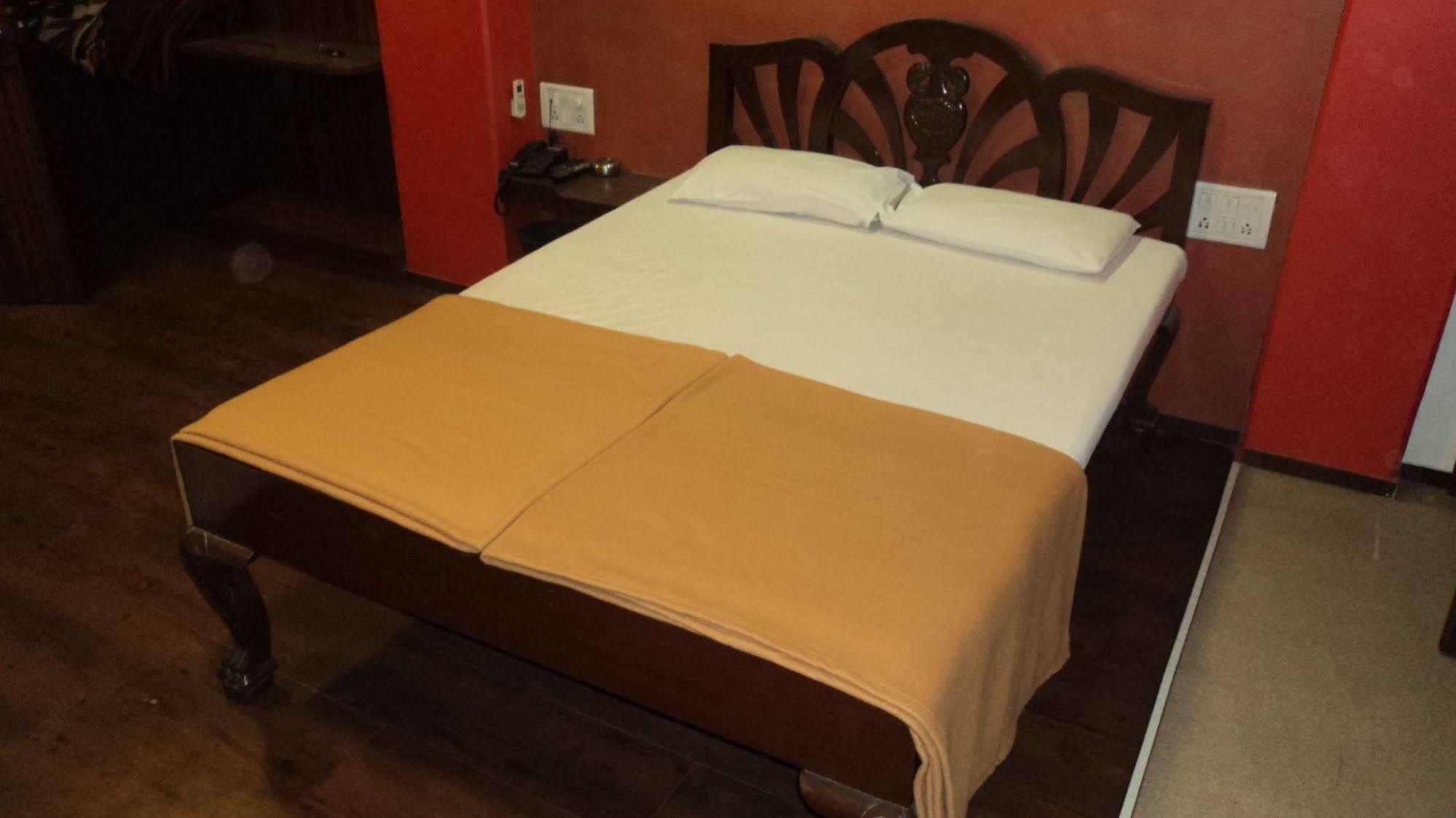 Benazeer Hotel Mumbai Kültér fotó